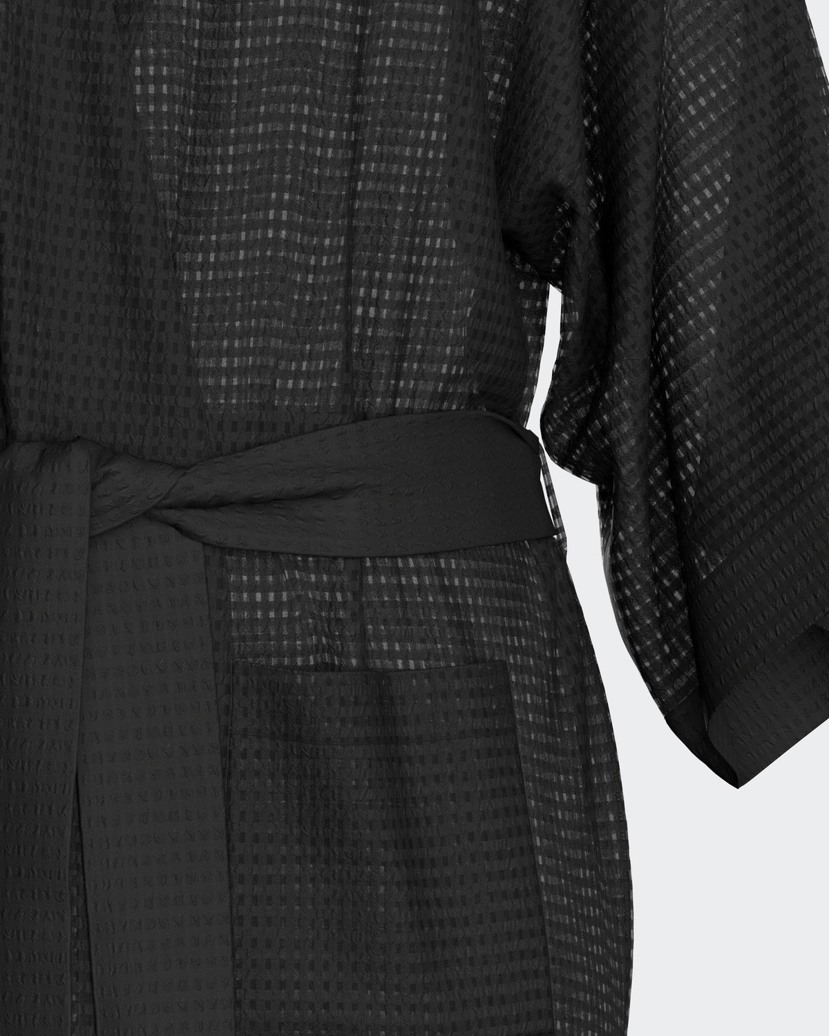 Short kimono-style women's dressing gown
